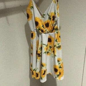 White Sunflower dress size Small